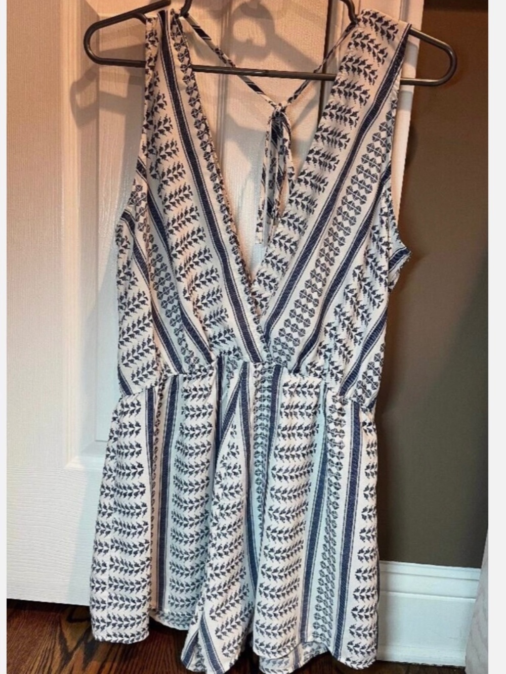 NEW w/o Tags Illa Romper in White & Blue Deep V-Neck and Tie Back LARGE L $65